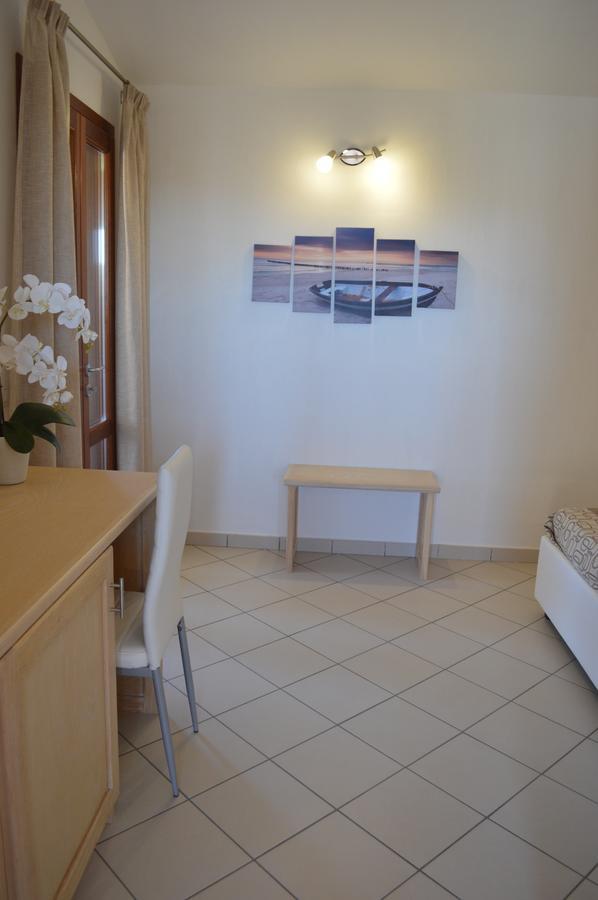 Guest Rooms Affittacamere San Teodoro  Eksteriør billede