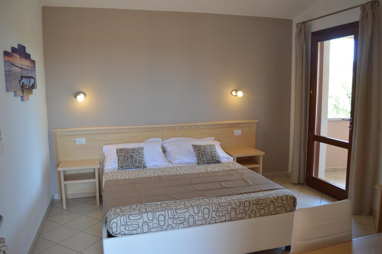 Guest Rooms Affittacamere San Teodoro  Eksteriør billede