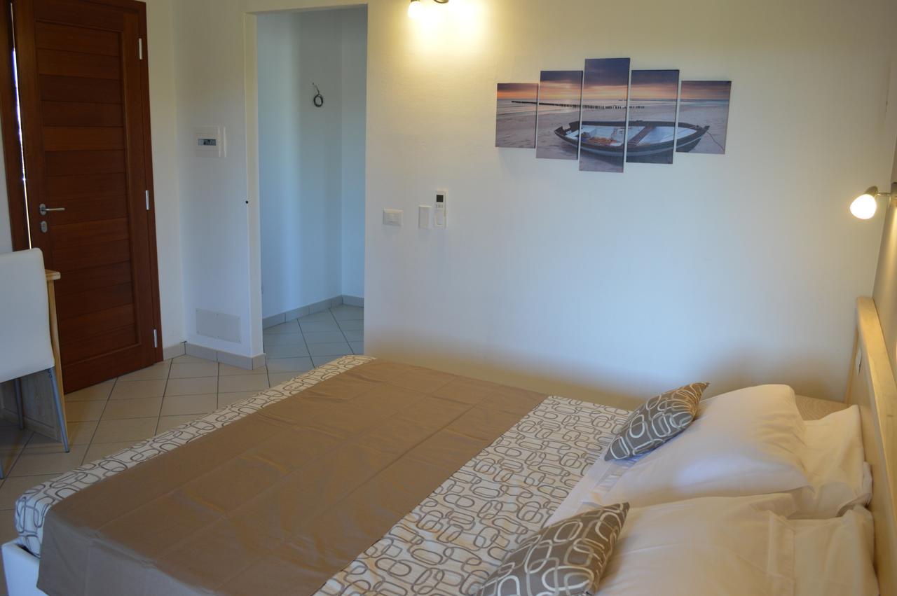 Guest Rooms Affittacamere San Teodoro  Eksteriør billede