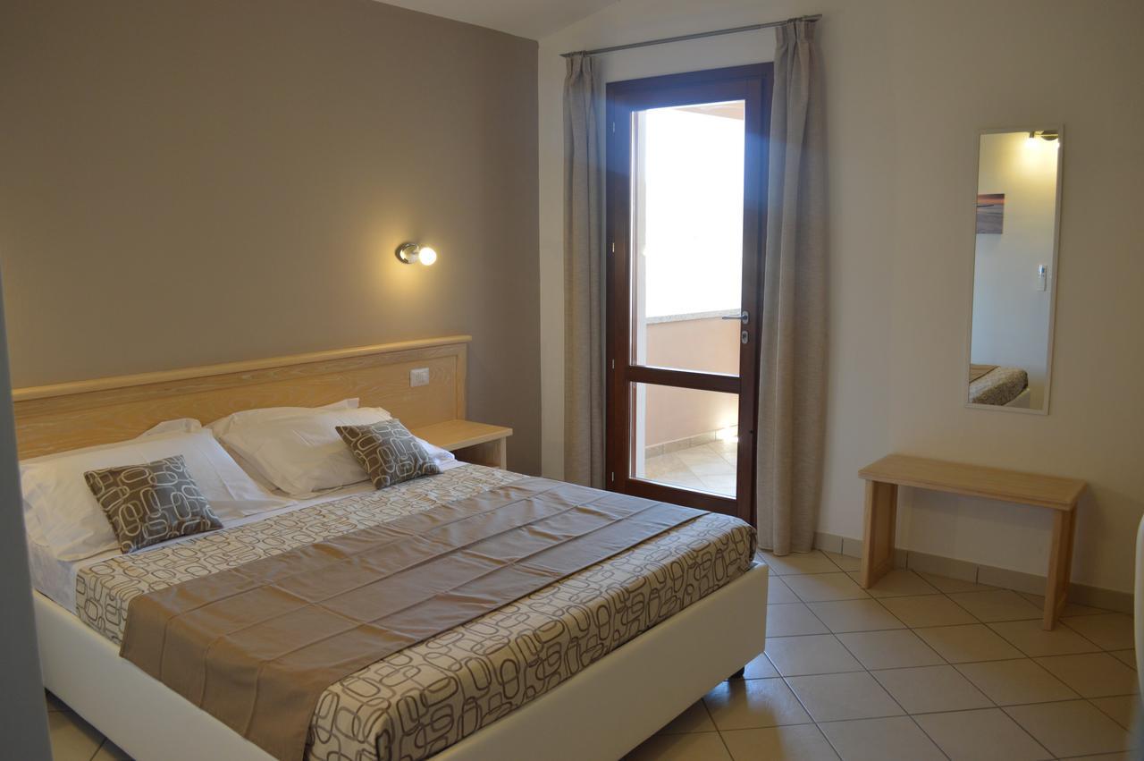 Guest Rooms Affittacamere San Teodoro  Eksteriør billede