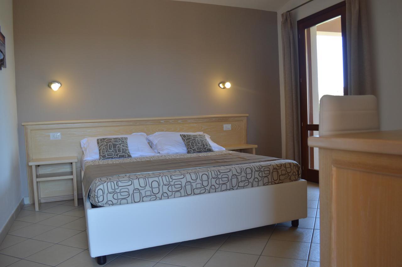 Guest Rooms Affittacamere San Teodoro  Eksteriør billede