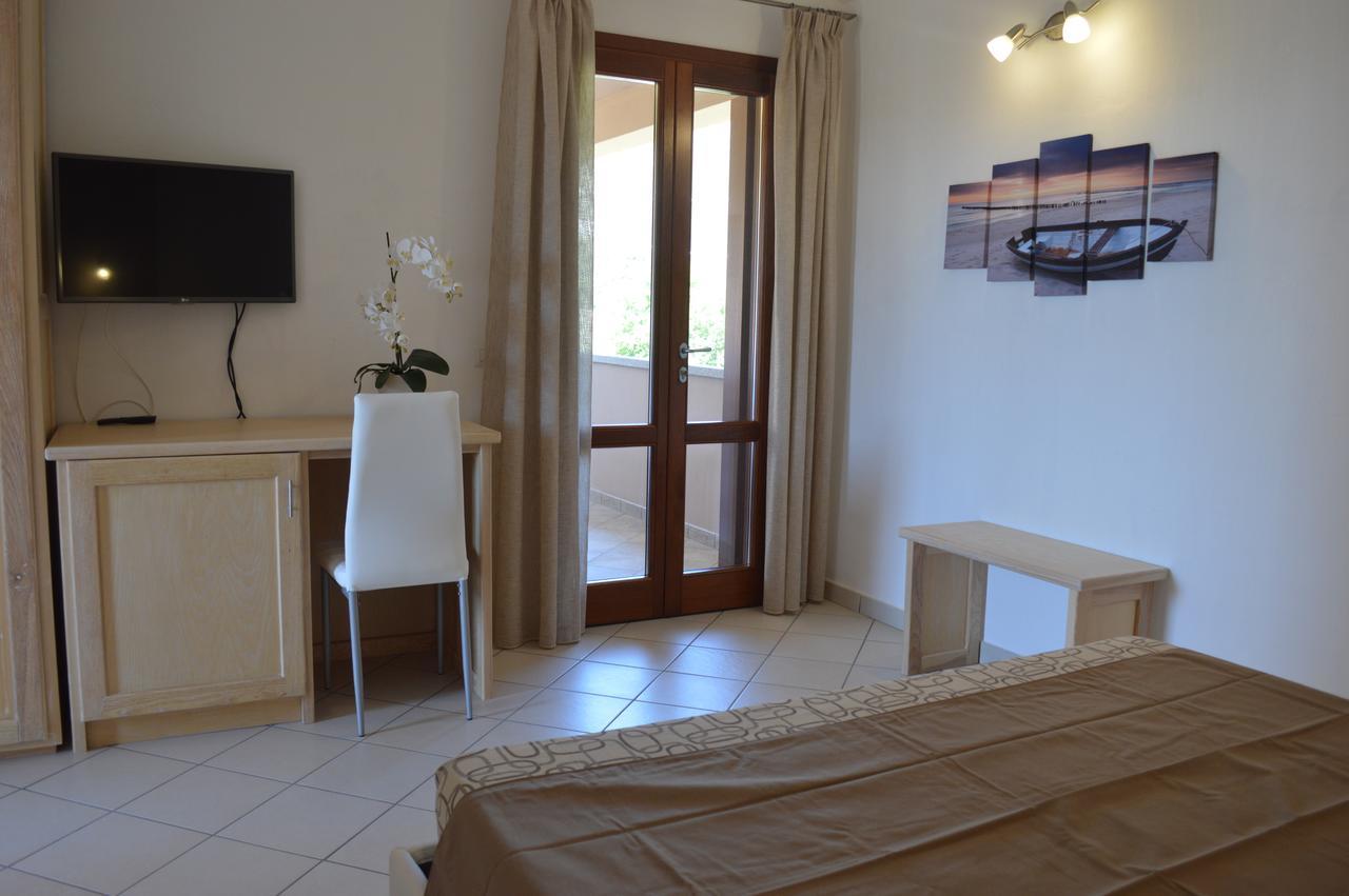 Guest Rooms Affittacamere San Teodoro  Eksteriør billede