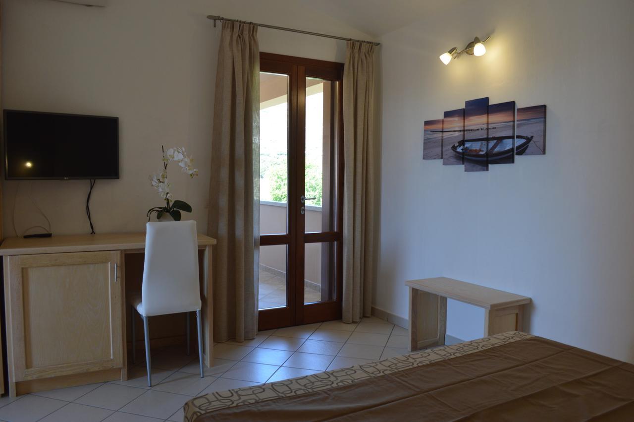 Guest Rooms Affittacamere San Teodoro  Eksteriør billede
