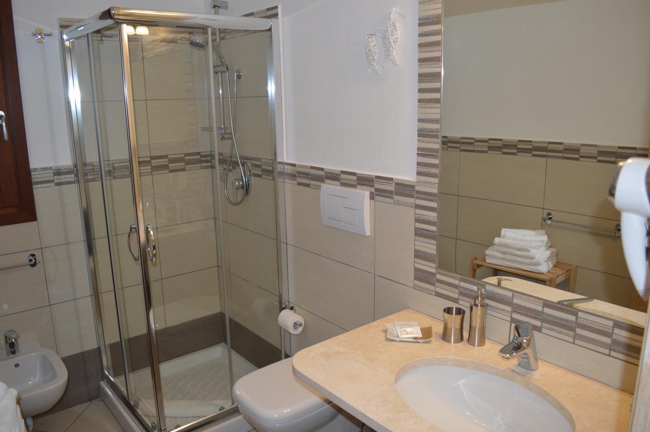 Guest Rooms Affittacamere San Teodoro  Eksteriør billede