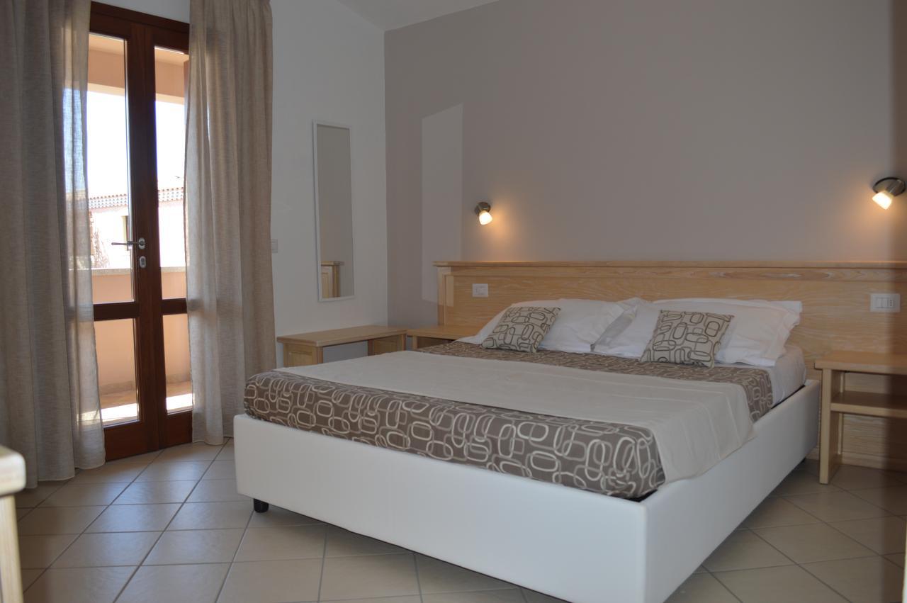 Guest Rooms Affittacamere San Teodoro  Eksteriør billede
