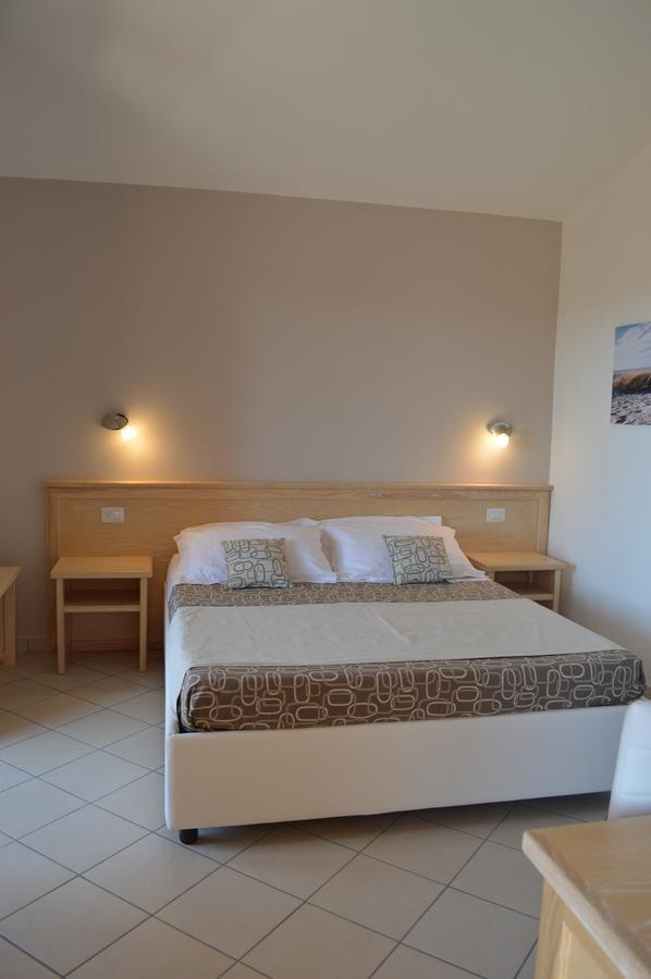 Guest Rooms Affittacamere San Teodoro  Eksteriør billede