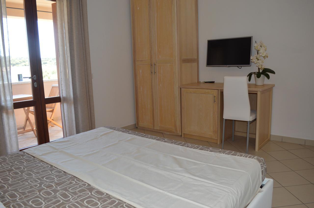 Guest Rooms Affittacamere San Teodoro  Eksteriør billede