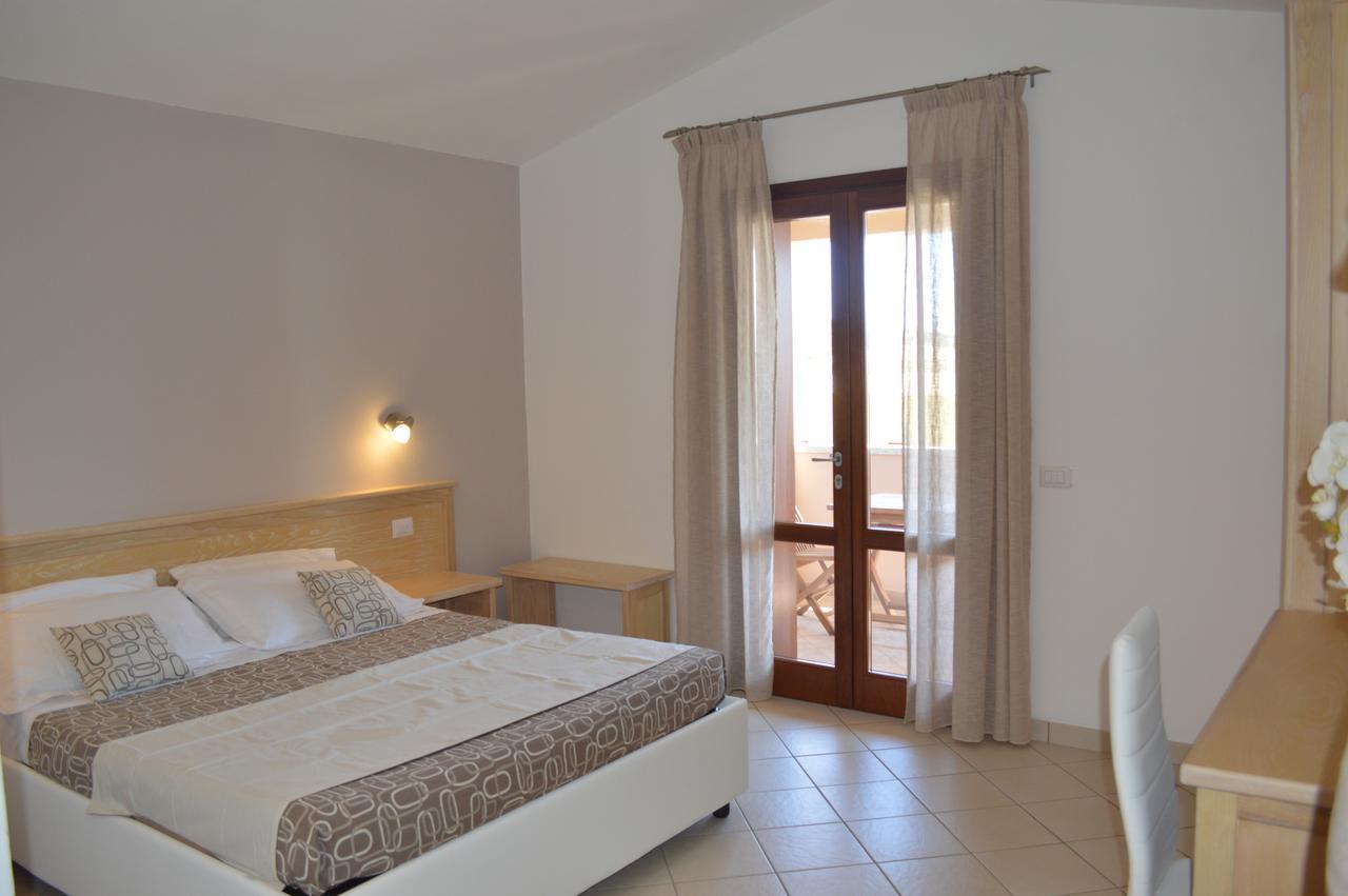 Guest Rooms Affittacamere San Teodoro  Eksteriør billede