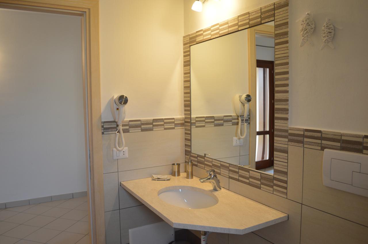 Guest Rooms Affittacamere San Teodoro  Eksteriør billede