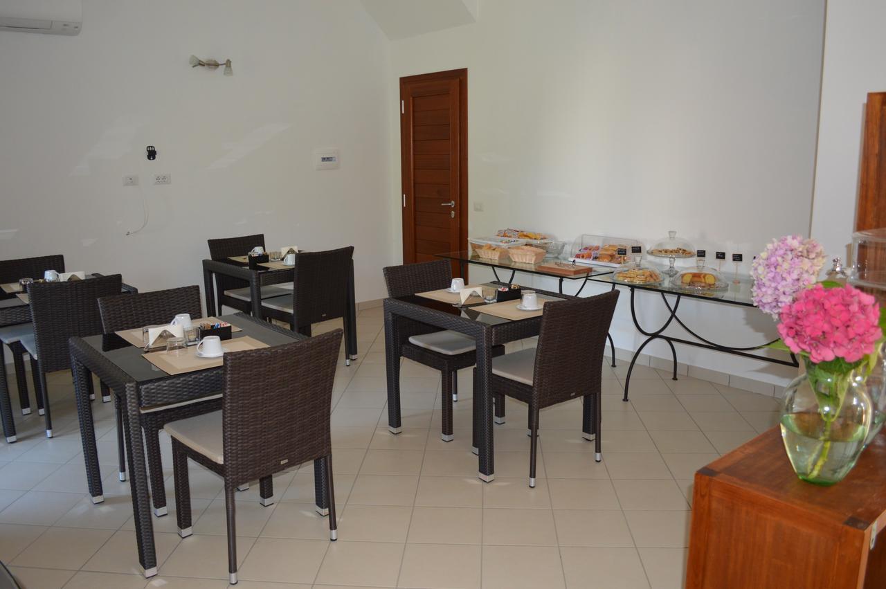 Guest Rooms Affittacamere San Teodoro  Eksteriør billede