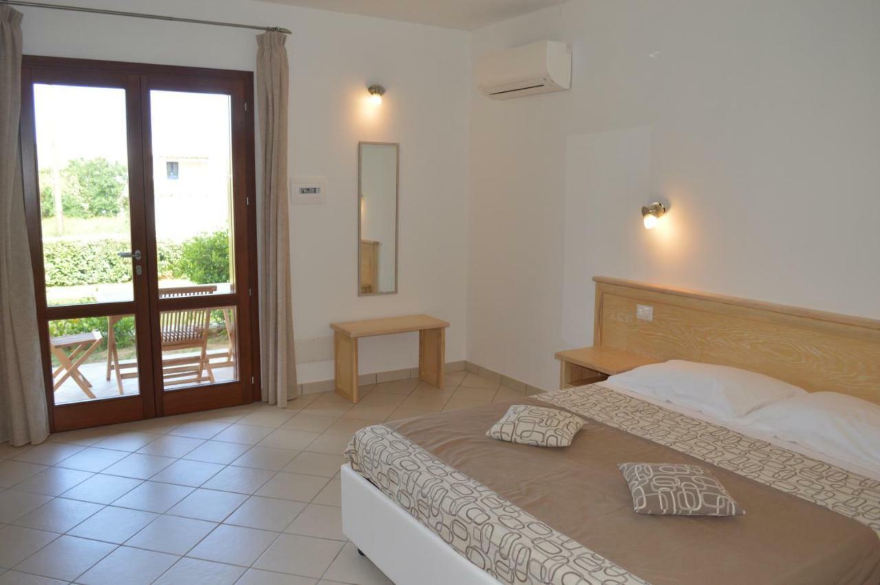 Guest Rooms Affittacamere San Teodoro  Eksteriør billede