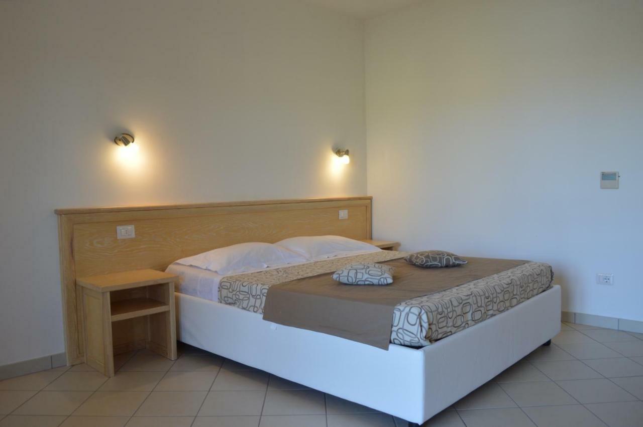 Guest Rooms Affittacamere San Teodoro  Eksteriør billede